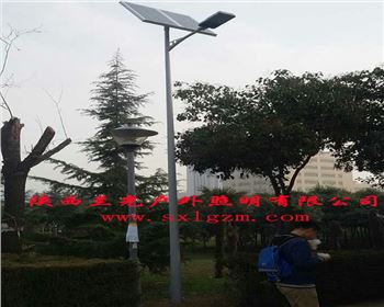 青海太陽能路燈-青海省西安市政法大學路燈照明工程